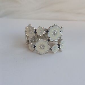 Paparazzi Silver and Cream Floral Ring Strech